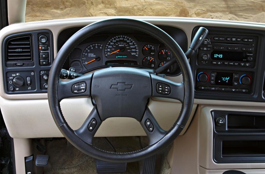  Chevrolet Suburban 2000 года  (фото 14 из 48)